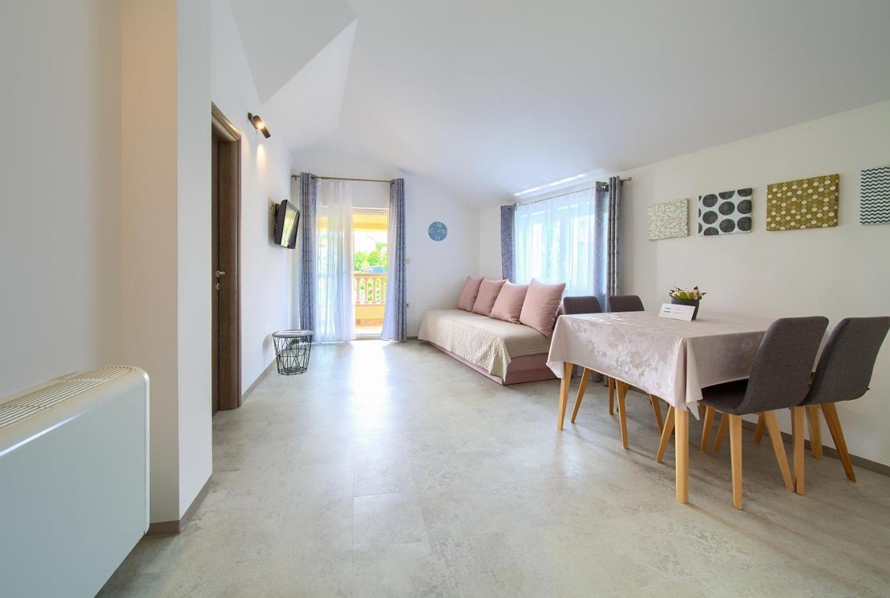 Apartmani Dal Malinska Bagian luar foto