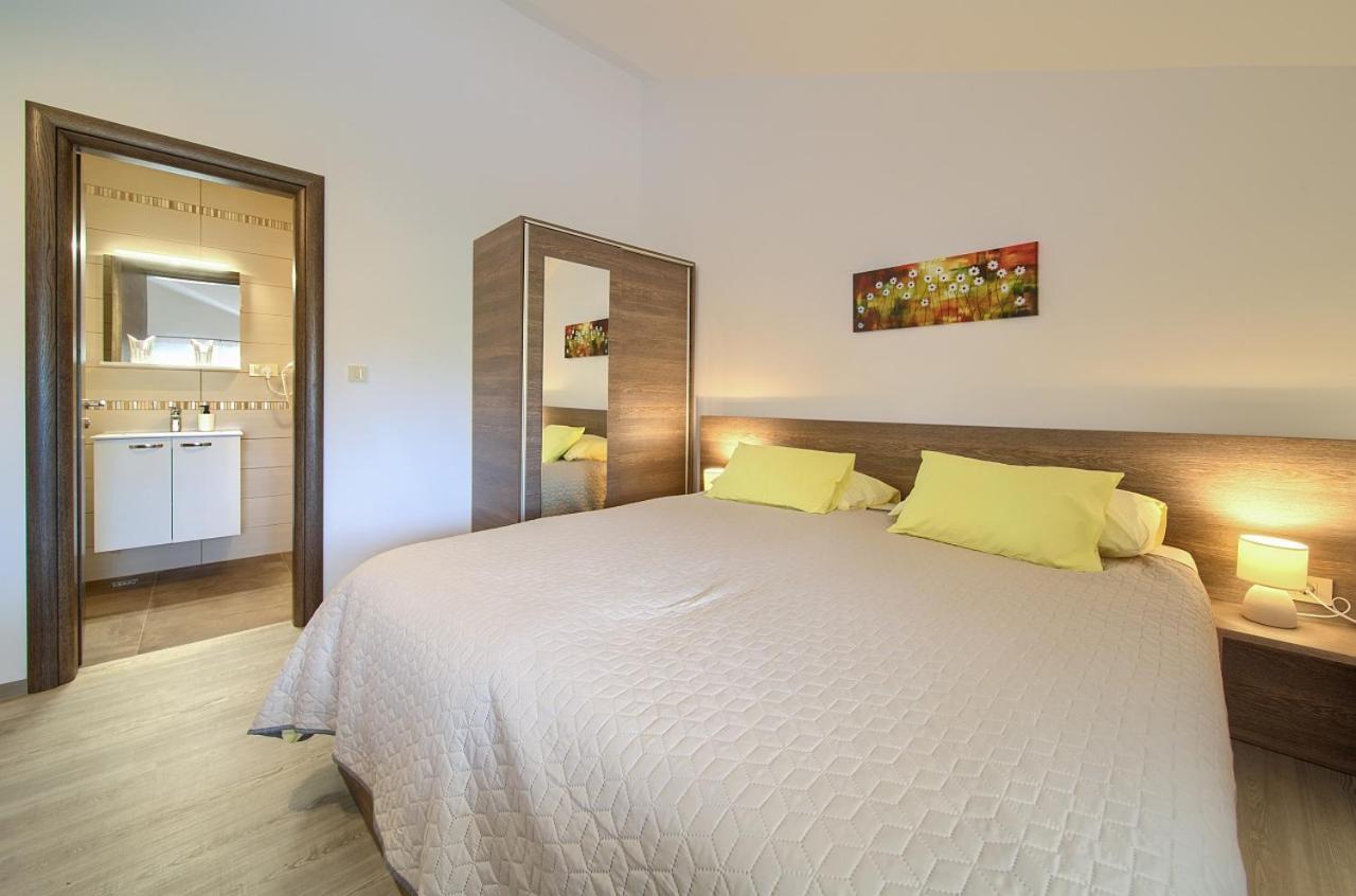 Apartmani Dal Malinska Bagian luar foto