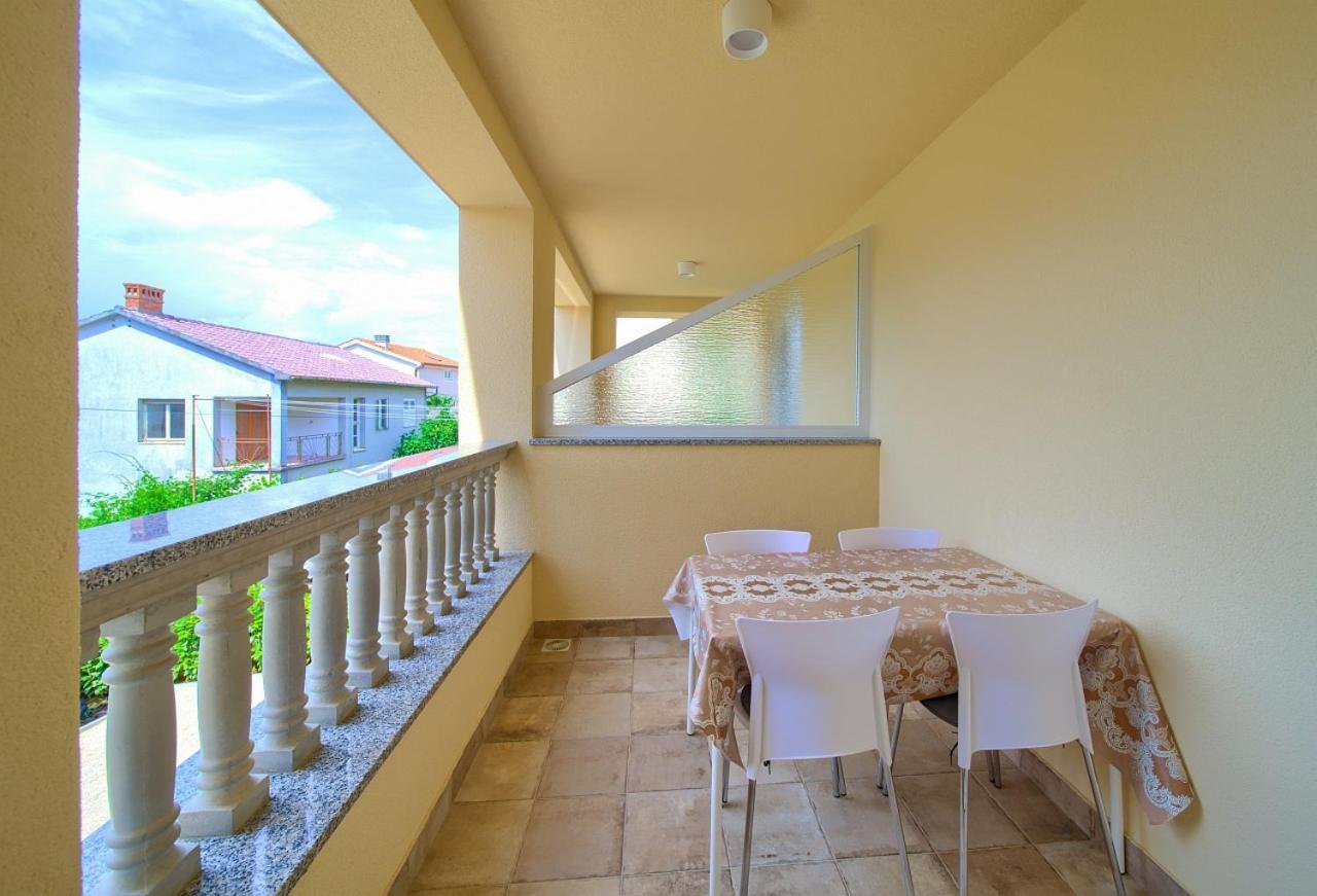 Apartmani Dal Malinska Bagian luar foto