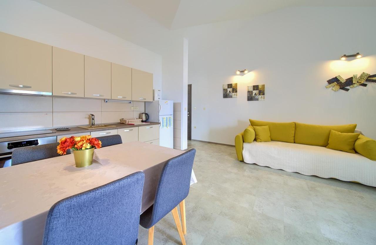 Apartmani Dal Malinska Bagian luar foto