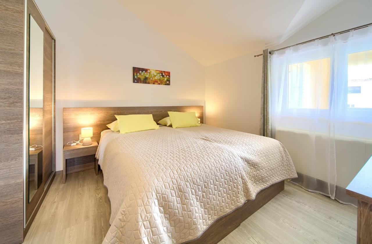 Apartmani Dal Malinska Bagian luar foto