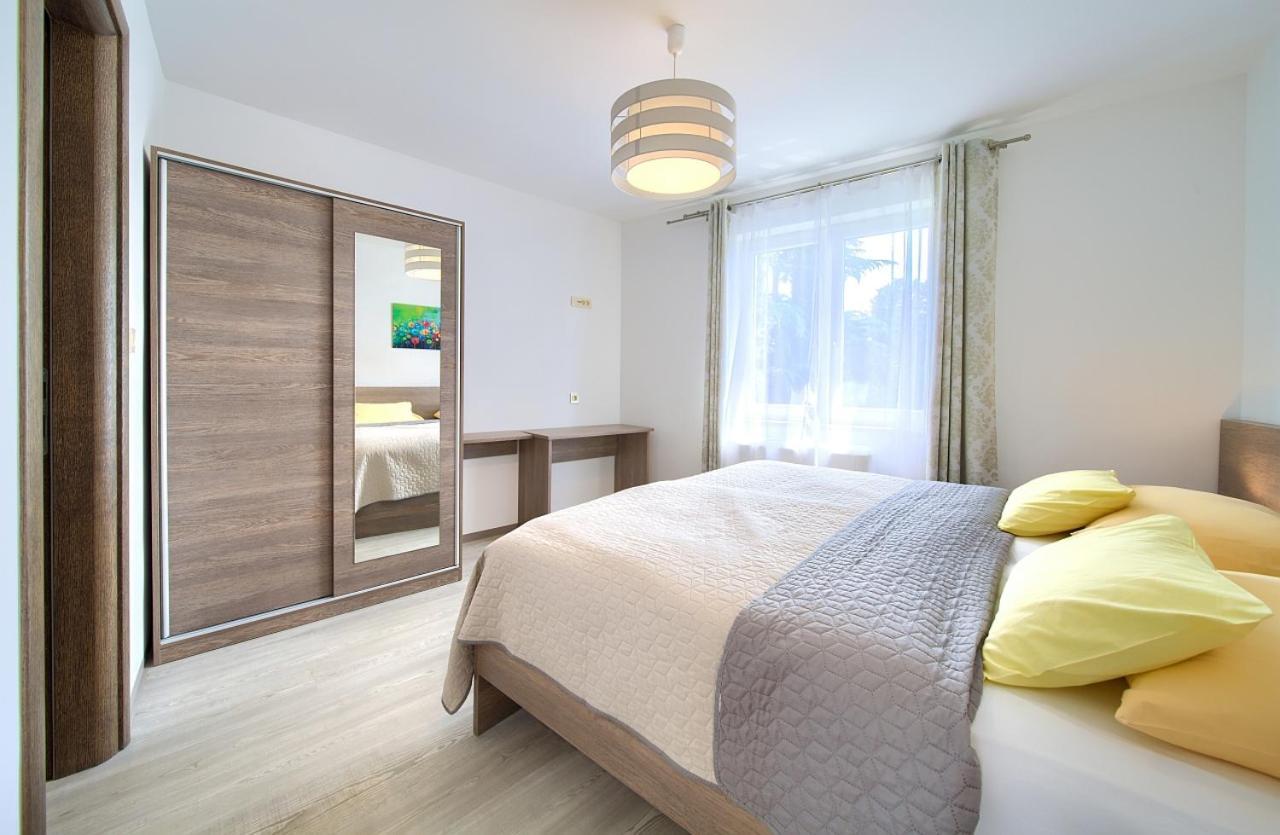 Apartmani Dal Malinska Bagian luar foto