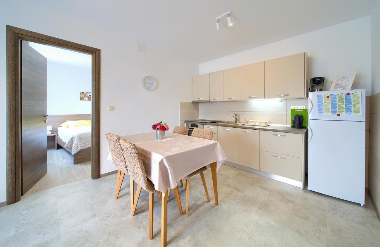 Apartmani Dal Malinska Bagian luar foto