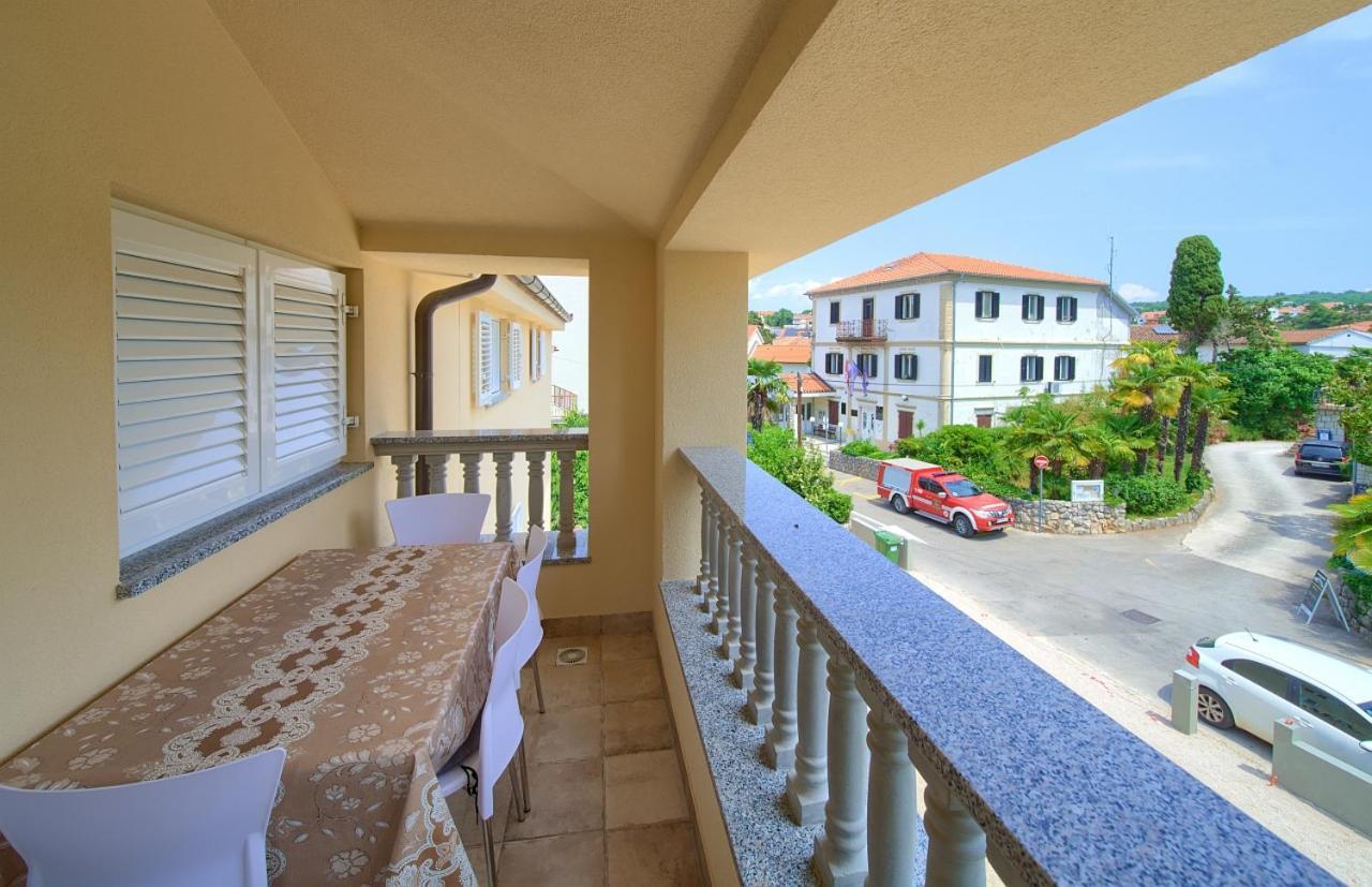 Apartmani Dal Malinska Bagian luar foto