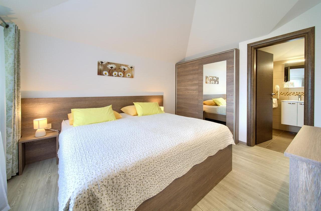 Apartmani Dal Malinska Bagian luar foto