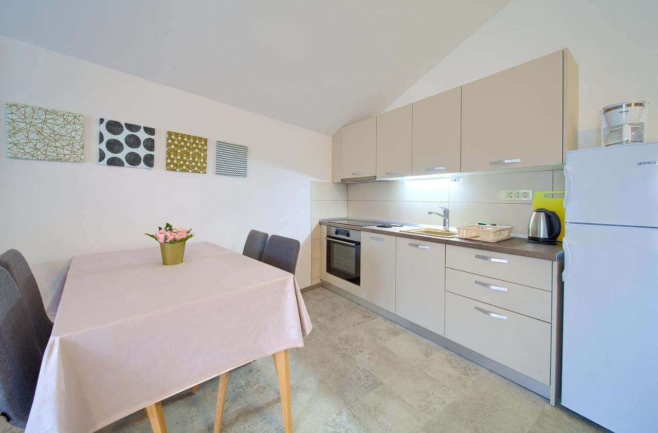 Apartmani Dal Malinska Bagian luar foto