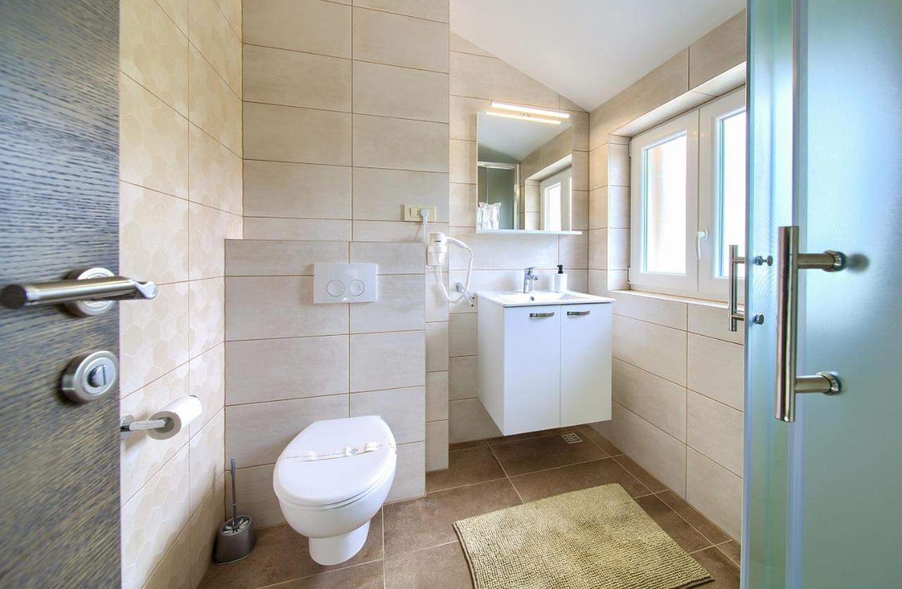 Apartmani Dal Malinska Bagian luar foto