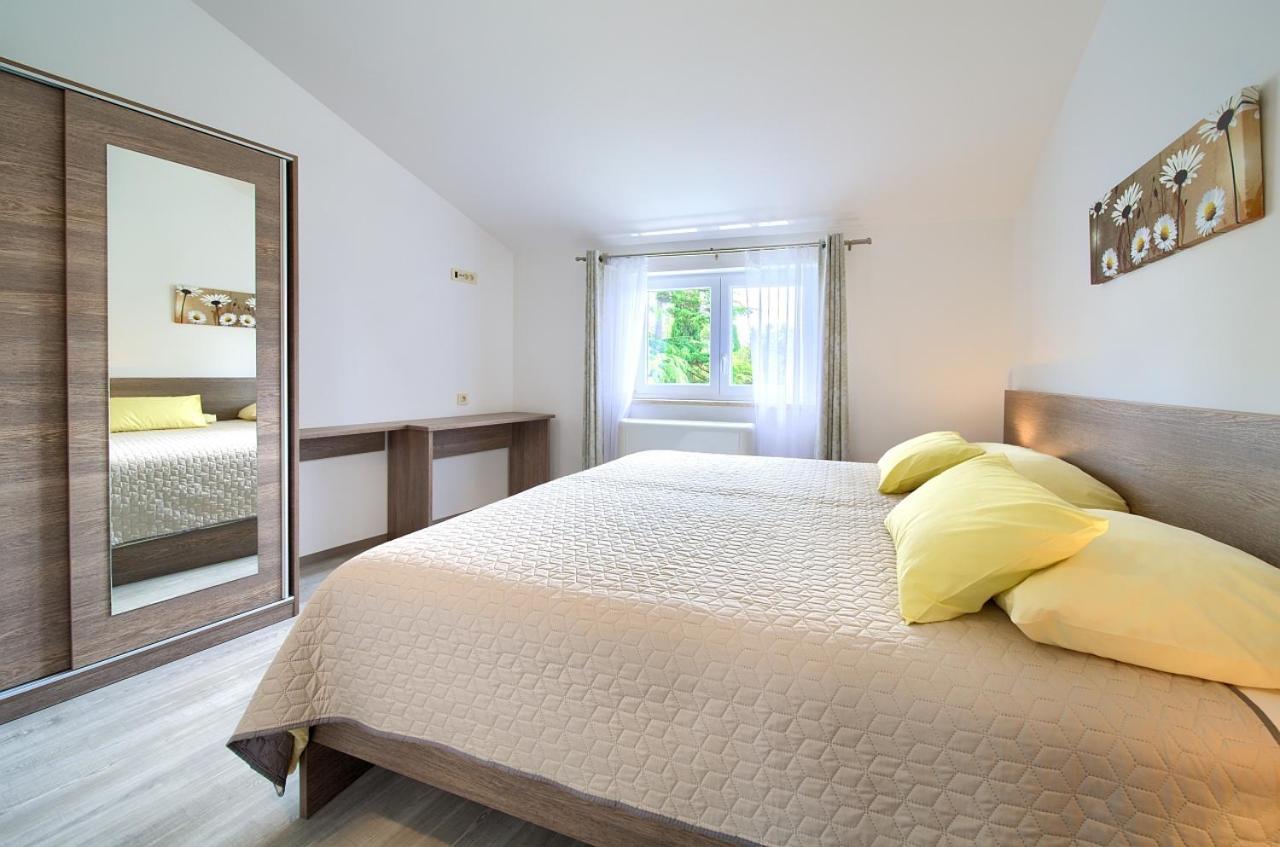 Apartmani Dal Malinska Bagian luar foto